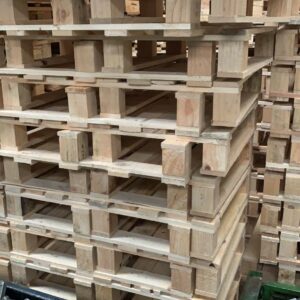 Palet expositor 800x600x120 mm, 3 patines, 250 kg, usado